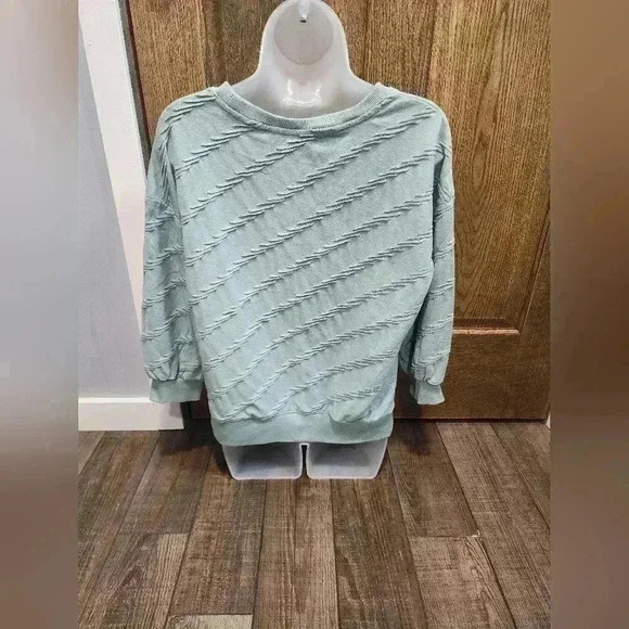 Detailed Vine Sweater top by Simply Vera Wang Size M Green 3/4 Sleeve - Picture 3 of 6